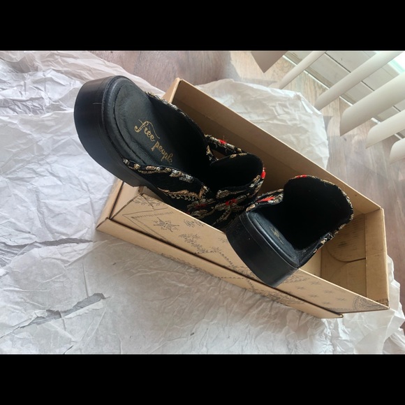 Like new Free People brocade at ease loafers - Picture 6 of 7